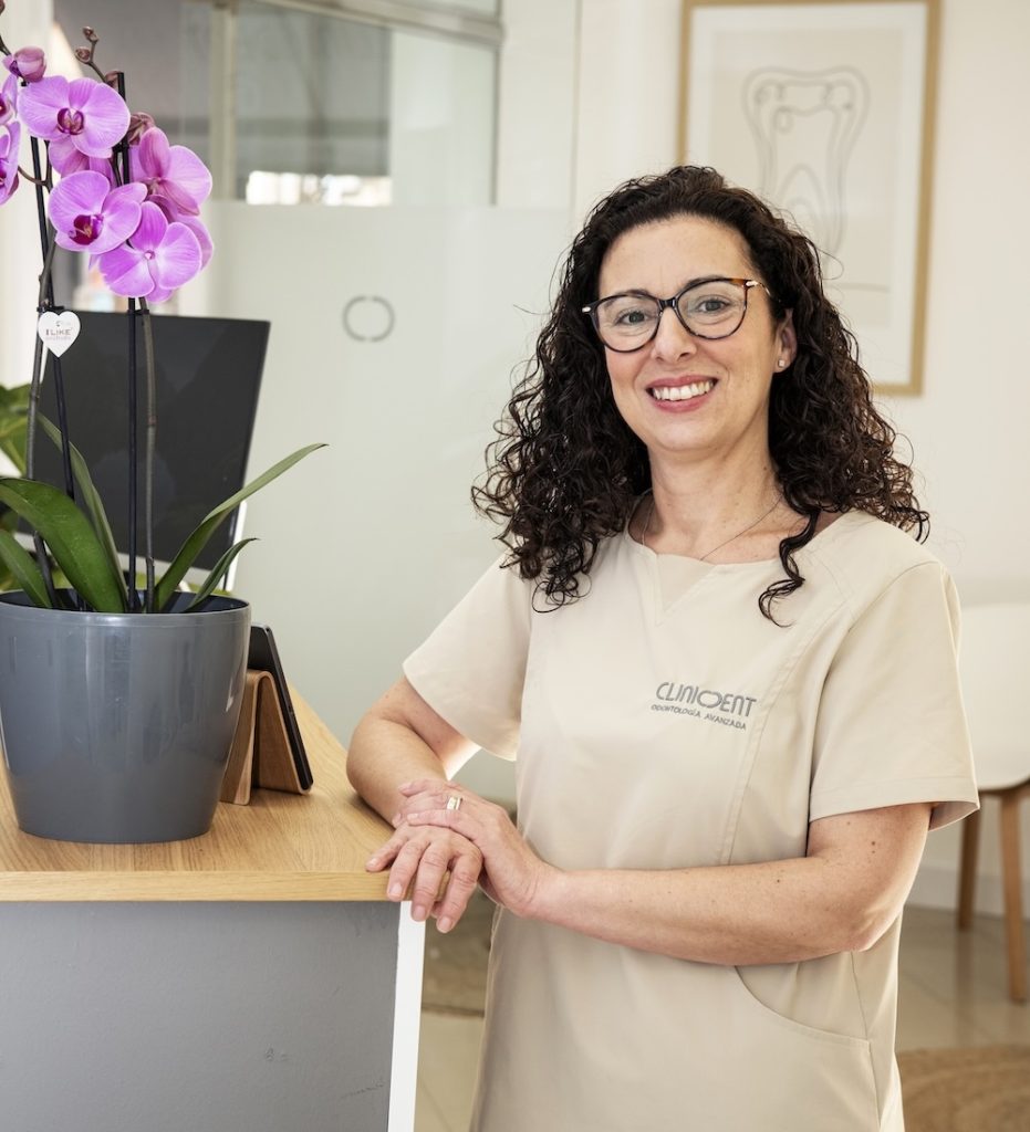 Cristina Carbonell es nuestra higienista en Clinicdent. Tu clínica dental en Palma de Mallorca.