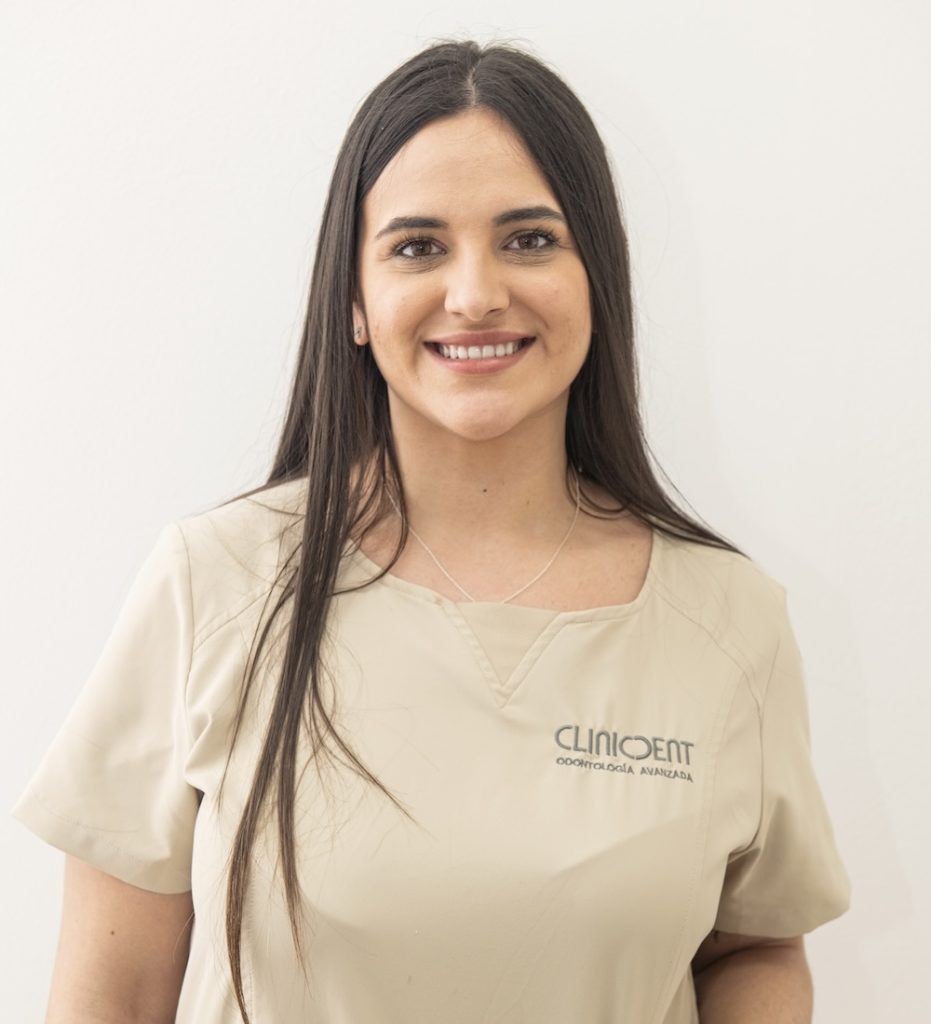 Claudia Cascales es nuestra dentista en Clinicdent. Tu clínica dental en Palma de Mallorca.