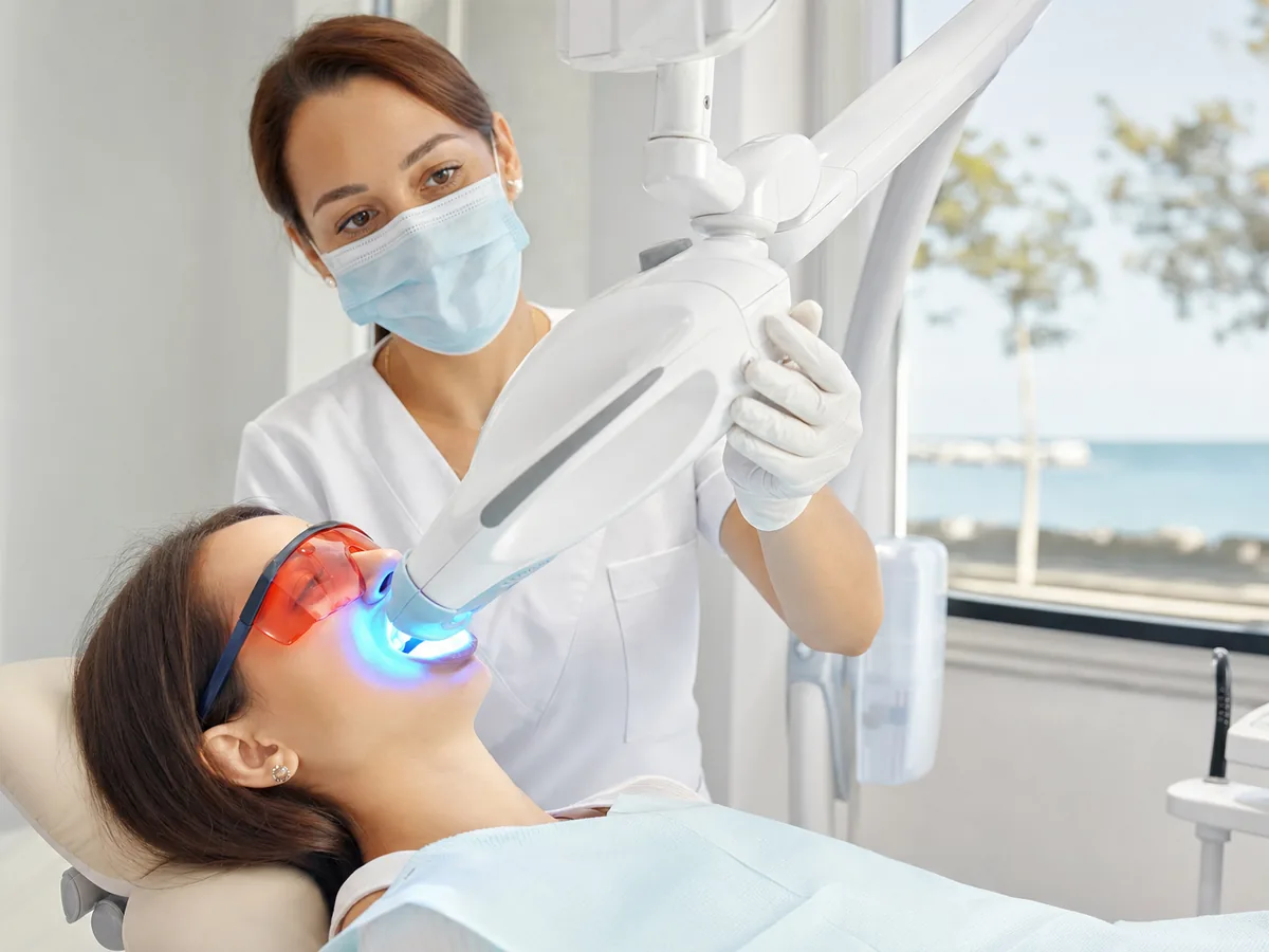 Blanqueamiento dental Philips Zoom — guía de Clinicdent, Mallorca