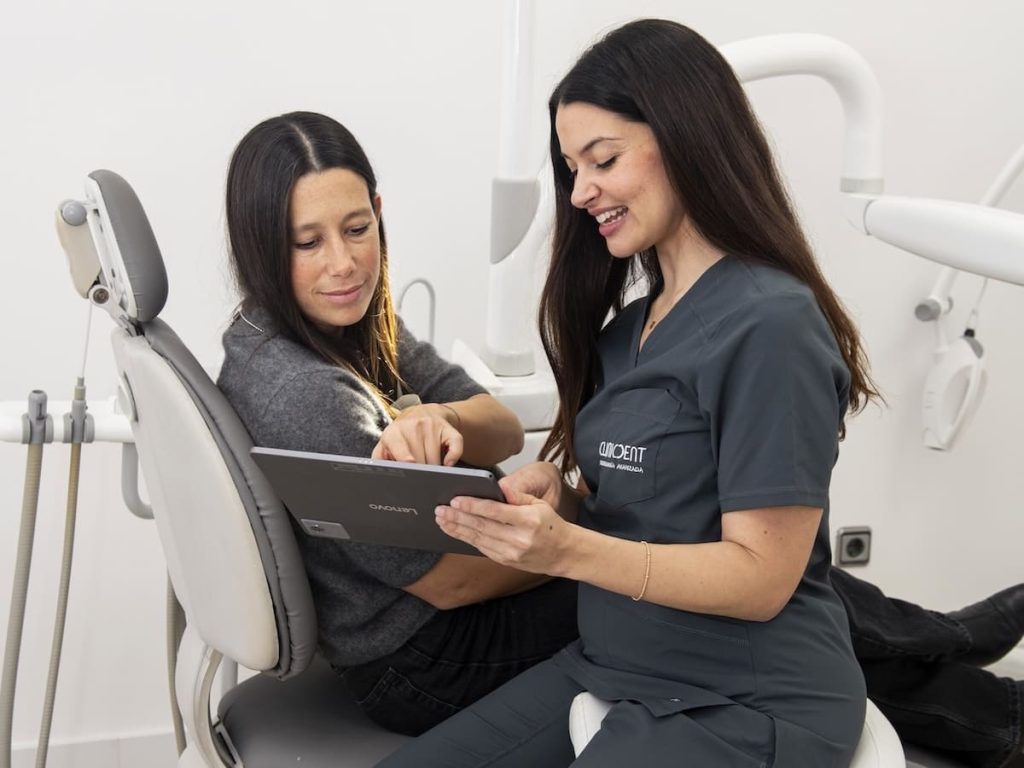 Implante dental o puente fijo — guía de Clinicdent, Mallorca